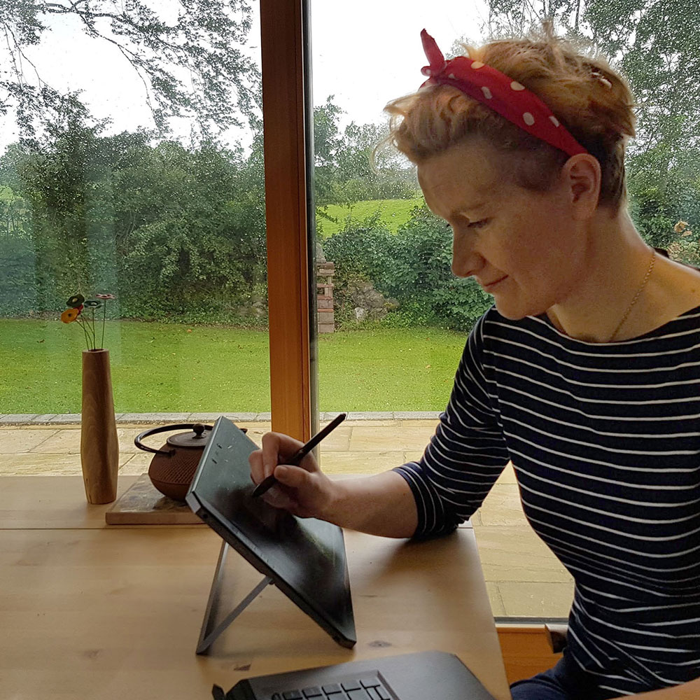 Jennifer Farley working at desk 1000 x 1000